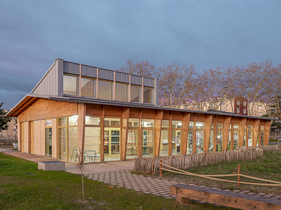 <img alt="" src="/user/pages/03.projet/32.maison-des-transitions-ecologiques/maison-des-transitions-ecologiques-colomiers-cplus2-20.jpg?alt" />